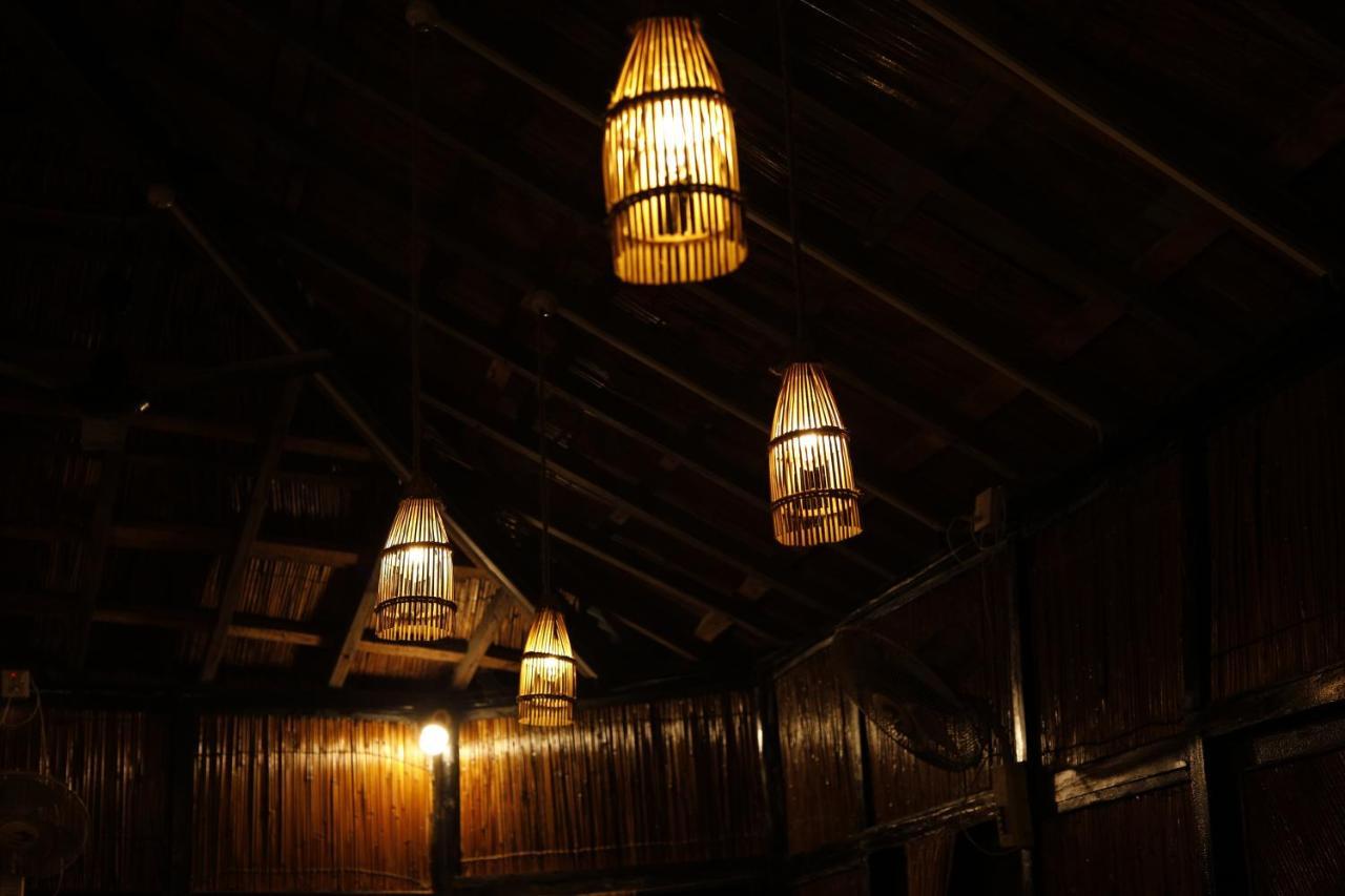 Hotel Tharu Garden, Sauraha Dış mekan fotoğraf