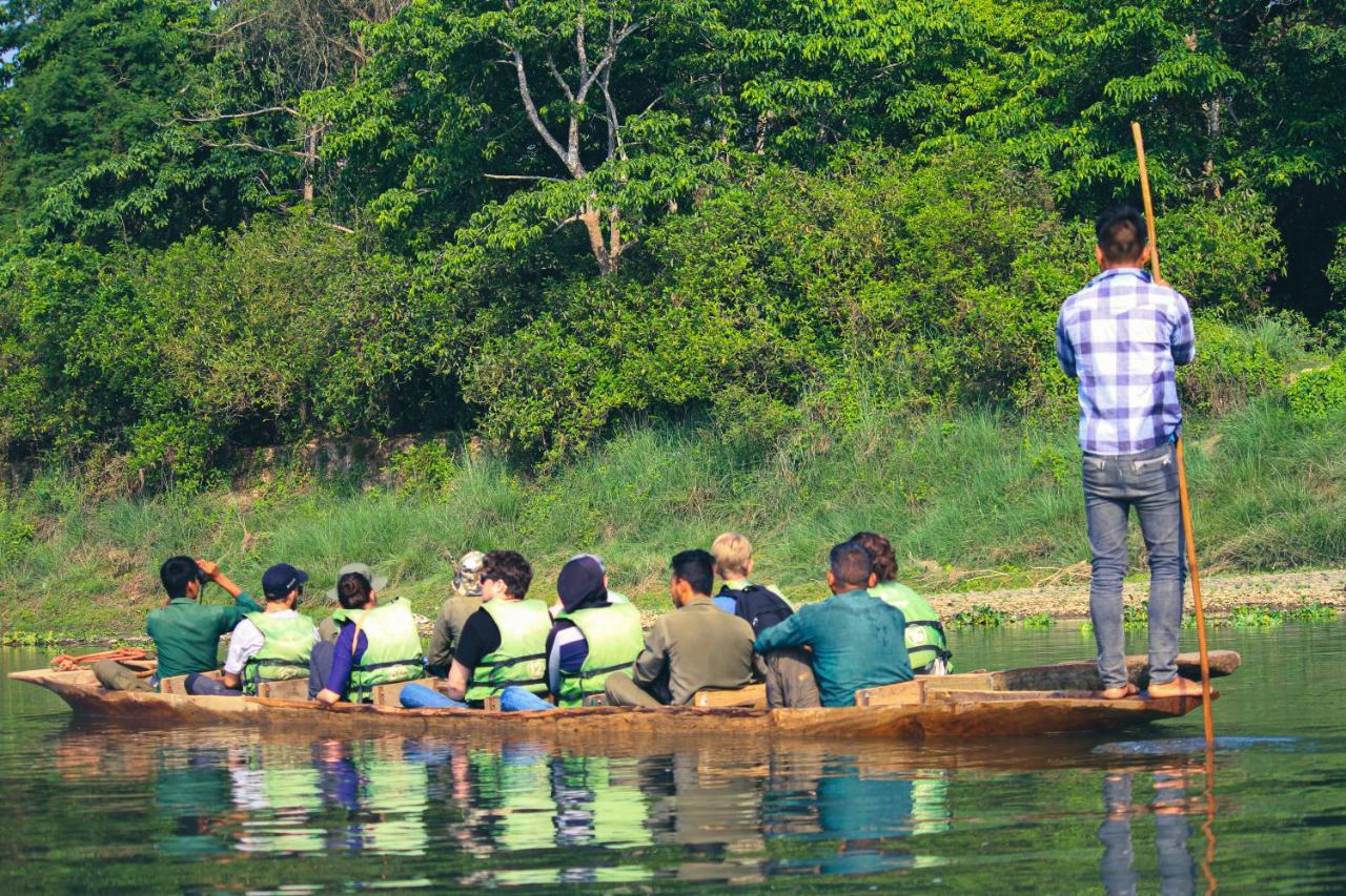 Hotel Tharu Garden, Sauraha Dış mekan fotoğraf