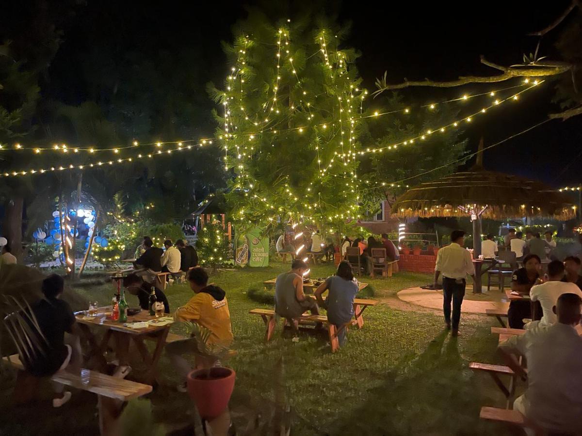 Hotel Tharu Garden, Sauraha Dış mekan fotoğraf