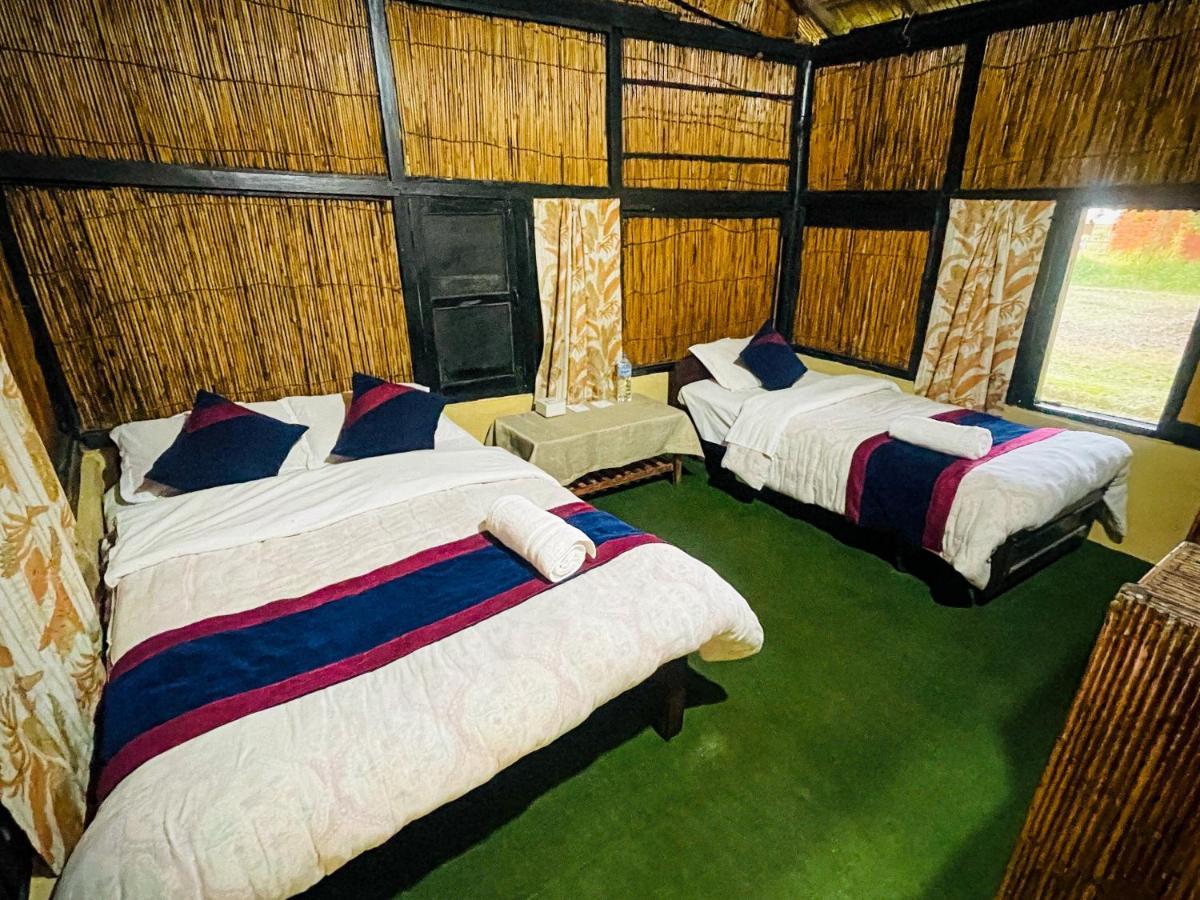 Hotel Tharu Garden, Sauraha Dış mekan fotoğraf