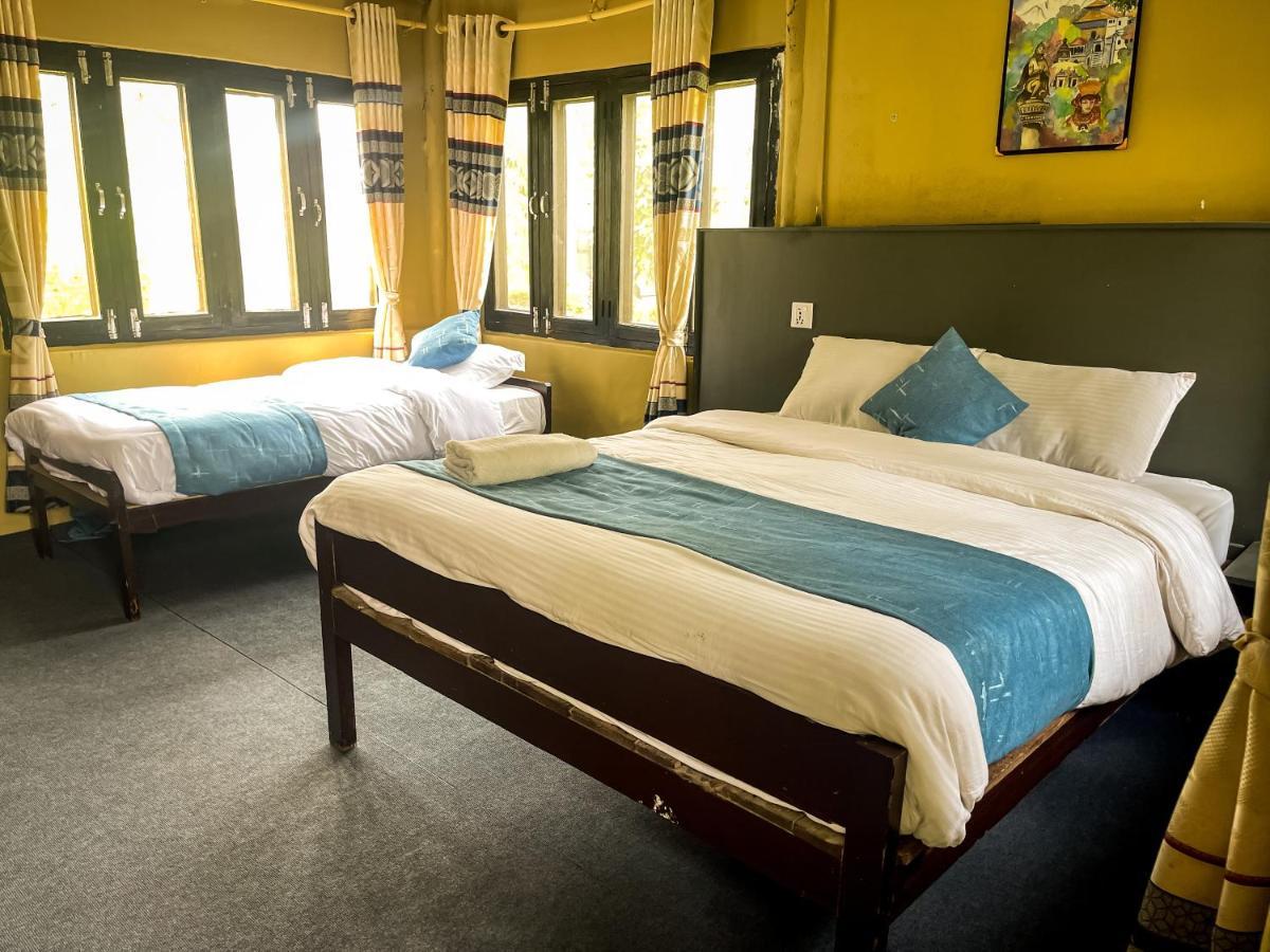Hotel Tharu Garden, Sauraha Dış mekan fotoğraf
