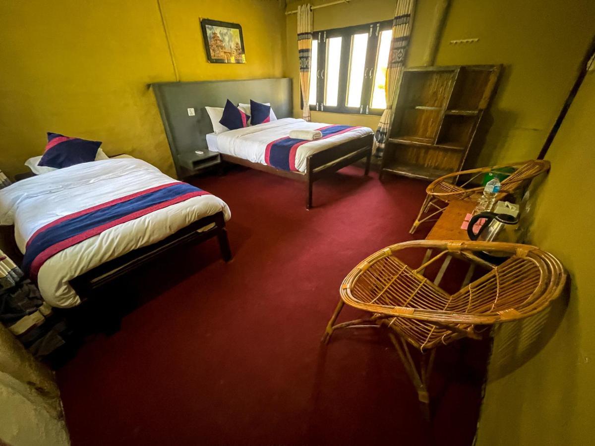 Hotel Tharu Garden, Sauraha Dış mekan fotoğraf