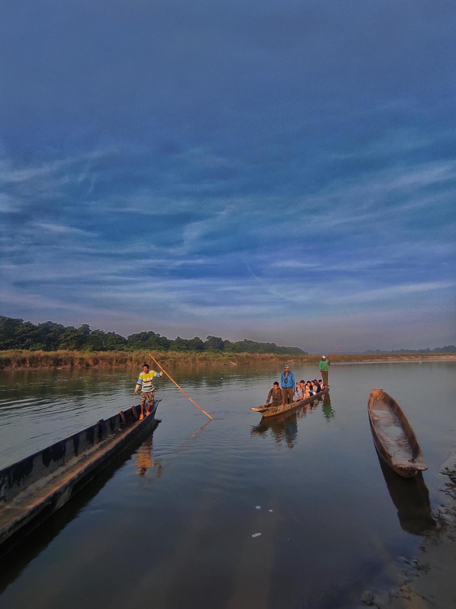 Hotel Tharu Garden, Sauraha Dış mekan fotoğraf