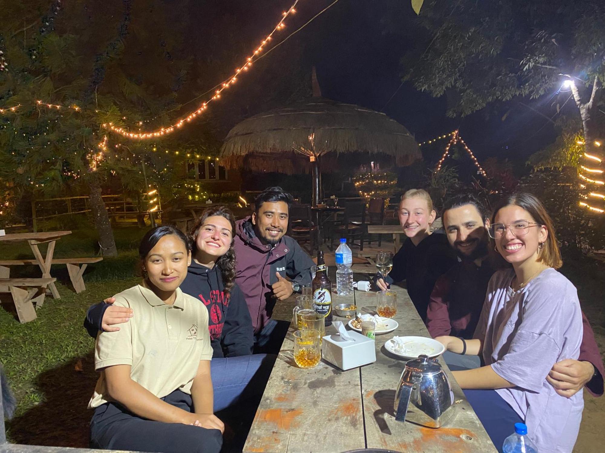 Hotel Tharu Garden, Sauraha Dış mekan fotoğraf