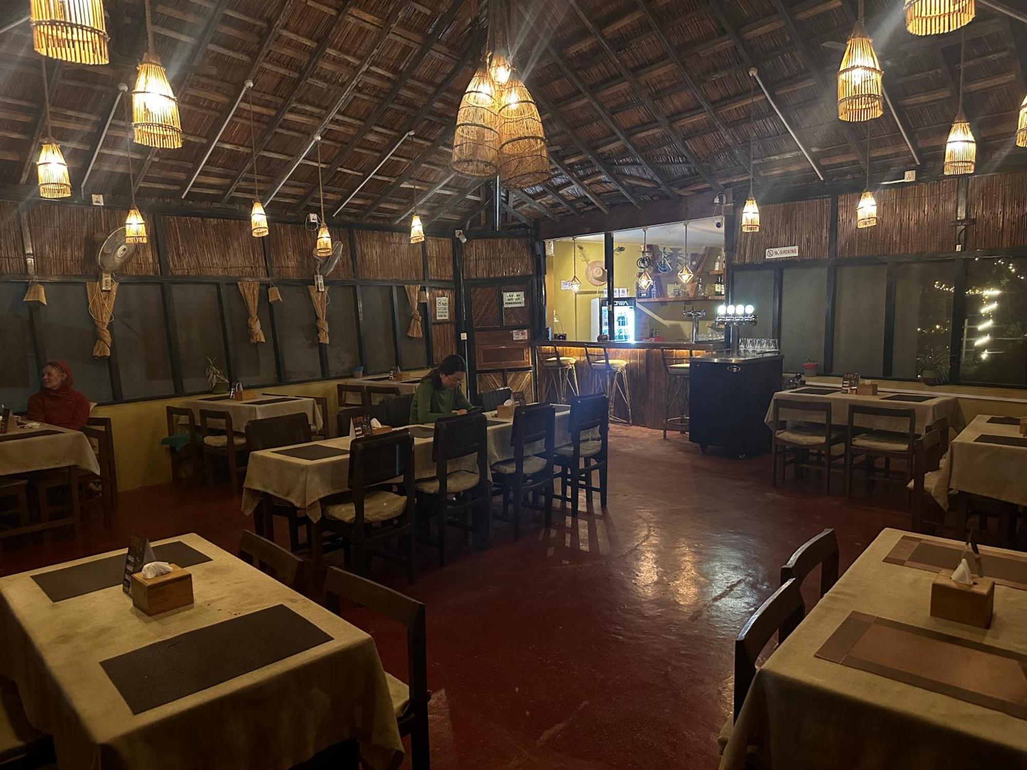 Hotel Tharu Garden, Sauraha Dış mekan fotoğraf