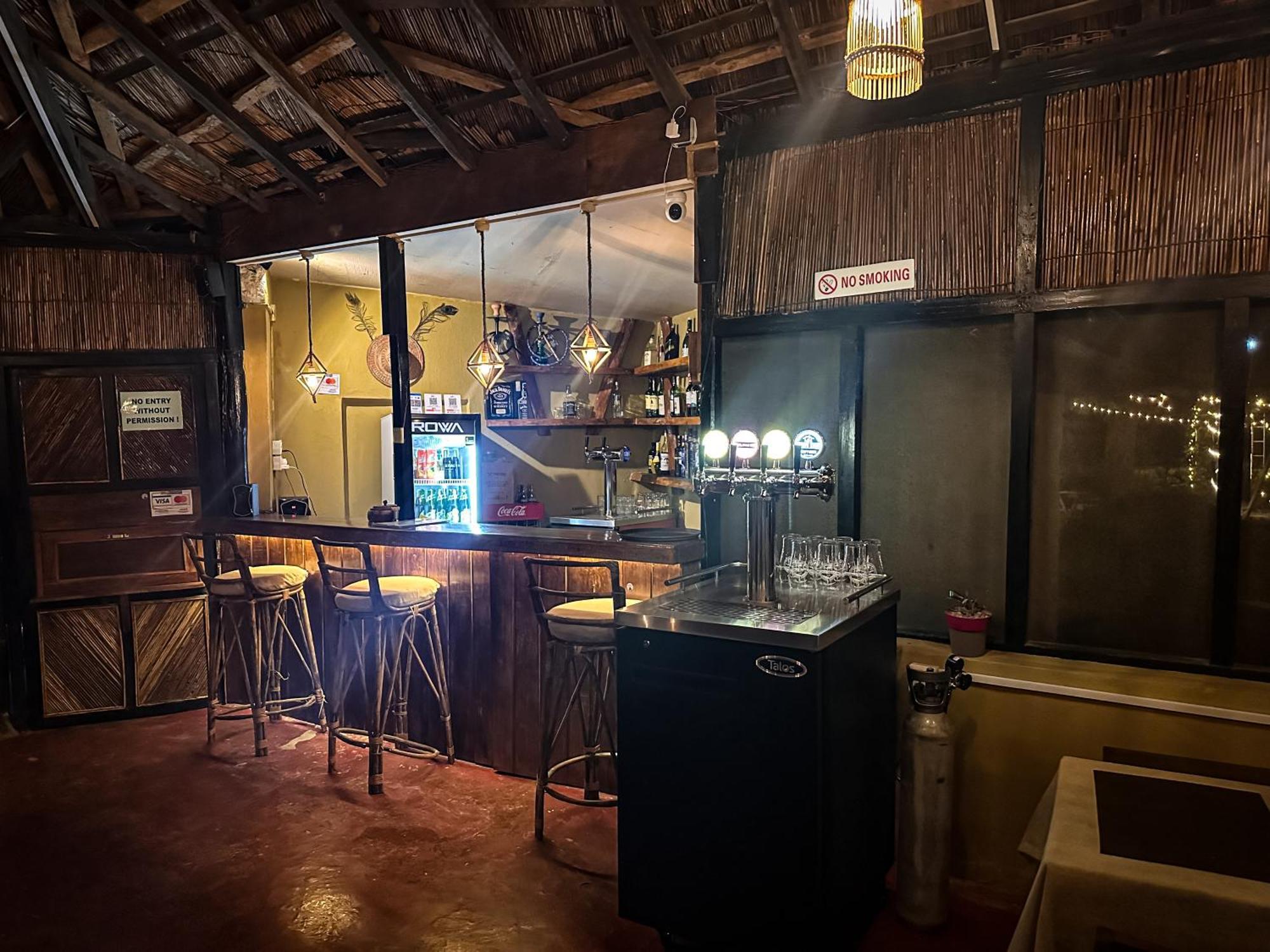 Hotel Tharu Garden, Sauraha Dış mekan fotoğraf