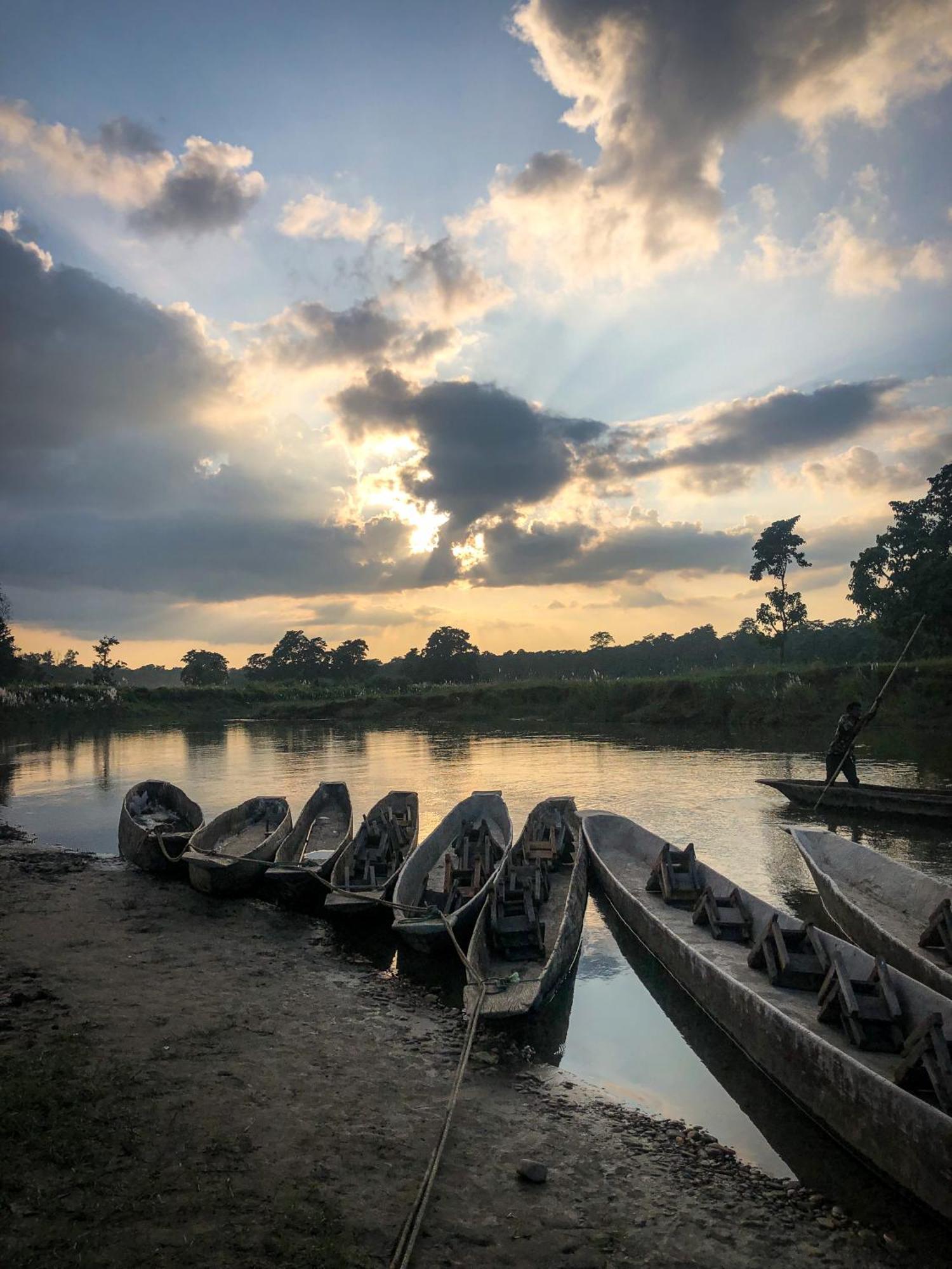 Hotel Tharu Garden, Sauraha Dış mekan fotoğraf