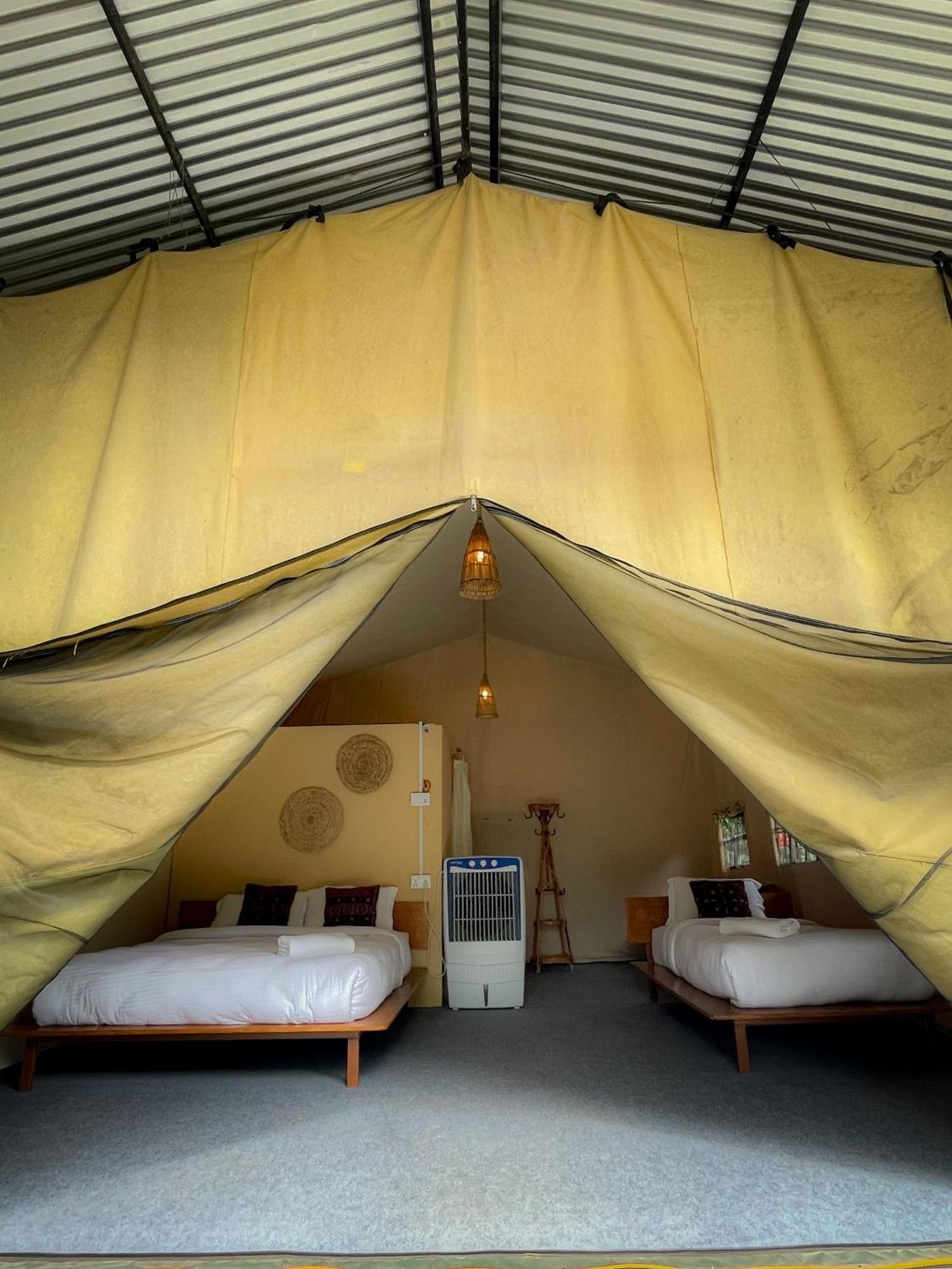 Hotel Tharu Garden, Sauraha Dış mekan fotoğraf