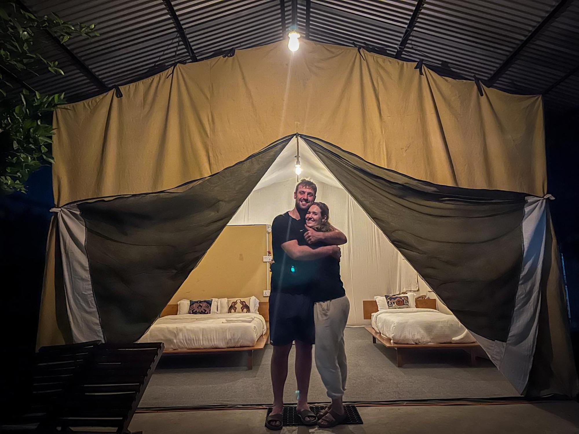 Hotel Tharu Garden, Sauraha Dış mekan fotoğraf