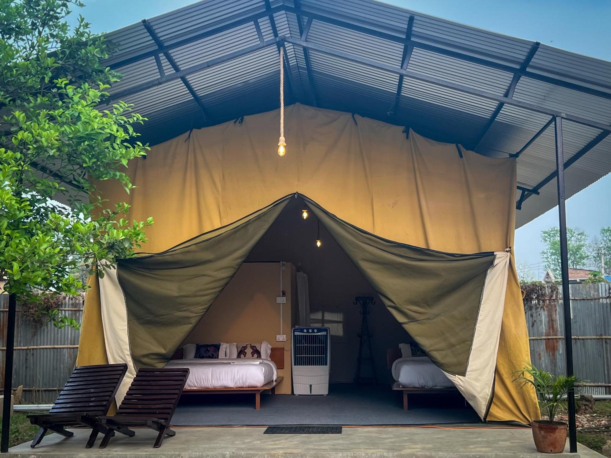 Hotel Tharu Garden, Sauraha Dış mekan fotoğraf